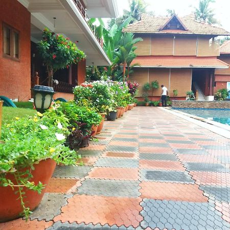 Nikhil Ayurvedic Heritage Hotel วาร์คาลา ภายนอก รูปภาพ