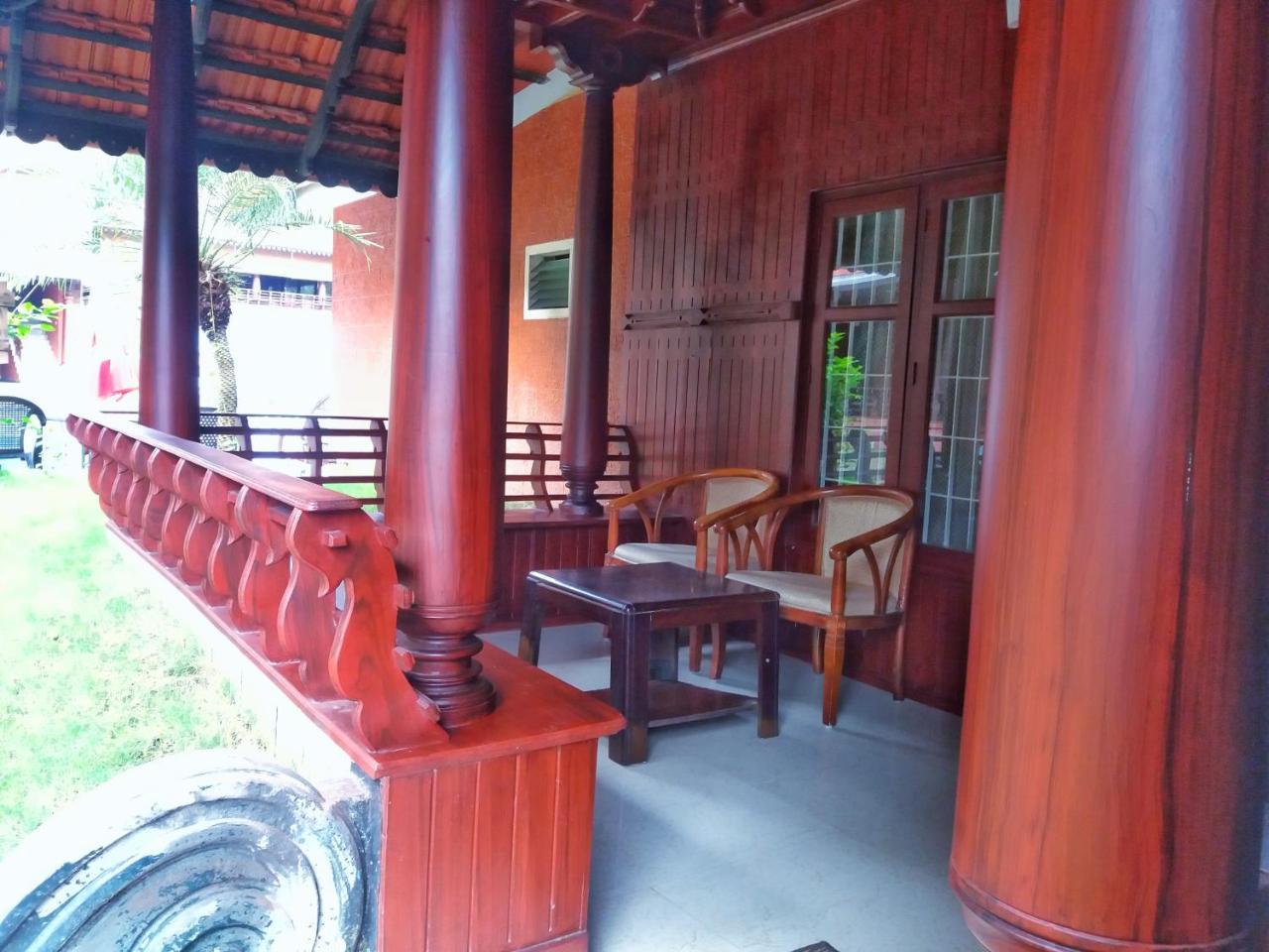 Nikhil Ayurvedic Heritage Hotel วาร์คาลา ภายนอก รูปภาพ